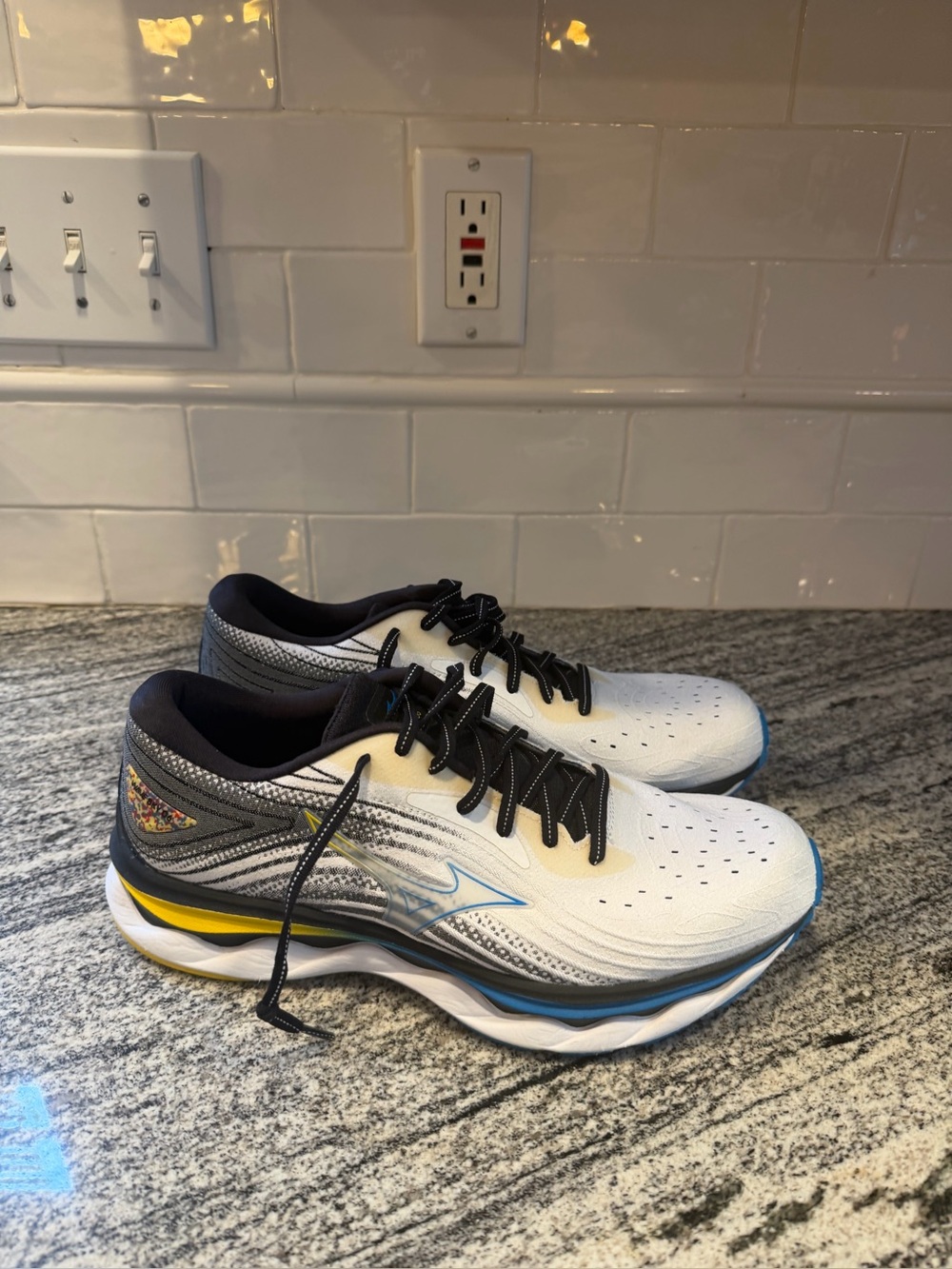 Men’s Mizuno Wave Sky 6 Size 9.5
